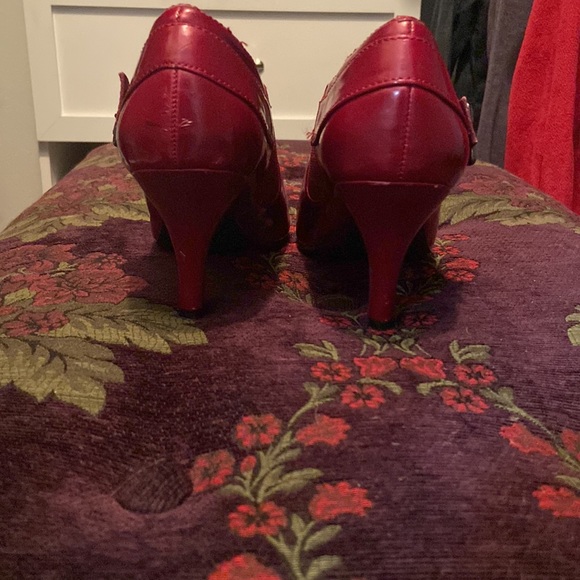 Red Bandolino patent leather shoe boots Size 5.5 - Picture 4 of 8